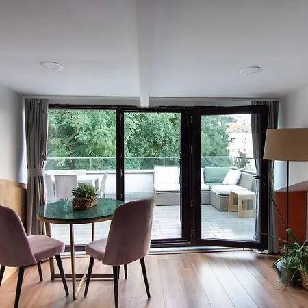 דירה Bright Loft With 3 Bedrooms And Terrace In Galata