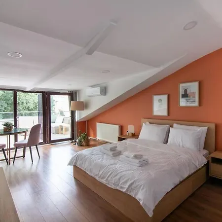 Bright Loft With 3 Bedrooms And Terrace In Galata דירה איסטמבול