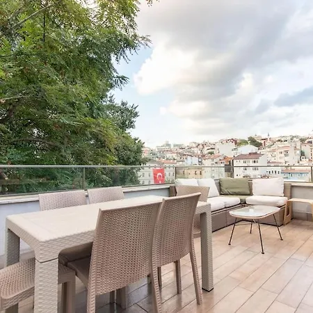 Bright Loft With 3 Bedrooms And Terrace In Galata Istanbul