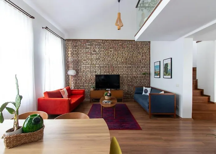 Bright Loft With 3 Bedrooms And Terrace In Galata