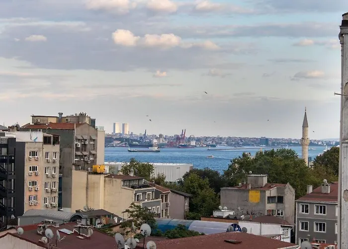 Bright Loft With 3 Bedrooms And Terrace In Galata Appartamento