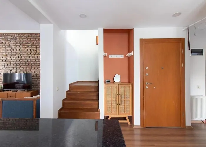 Bright Loft With 3 Bedrooms And Terrace In Galata