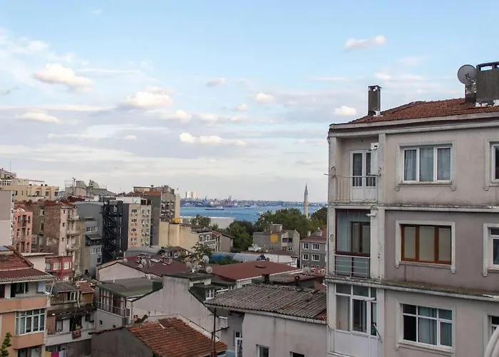 Bright Loft With 3 Bedrooms And Terrace In Galata Appartamento