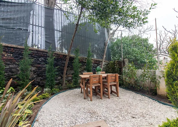 Bright Loft With 3 Bedrooms And Terrace In Galata