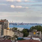 Bright Loft With 3 Bedrooms And Terrace In Galata Apartment