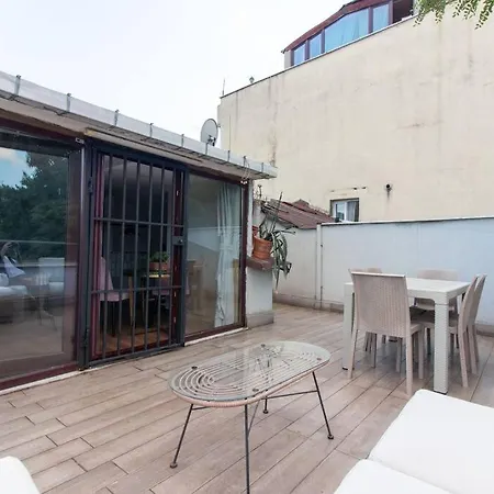 דירה Bright Loft With 3 Bedrooms And Terrace In Galata *