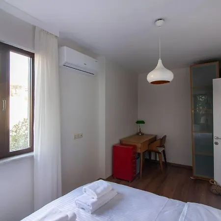 Bright Loft With 3 Bedrooms And Terrace In Galata דירה *
