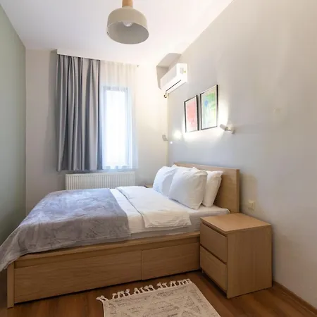 Bright Loft With 3 Bedrooms And Terrace In Galata Apartment *