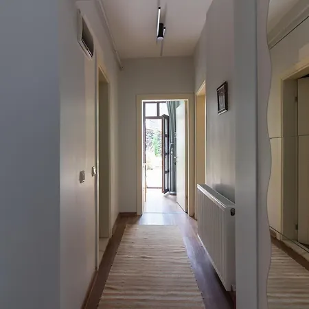 Bright Loft With 3 Bedrooms And Terrace In Galata Апартаменты Стамбул