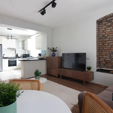 Bright Loft With 3 Bedrooms And Terrace In Galata Стамбул